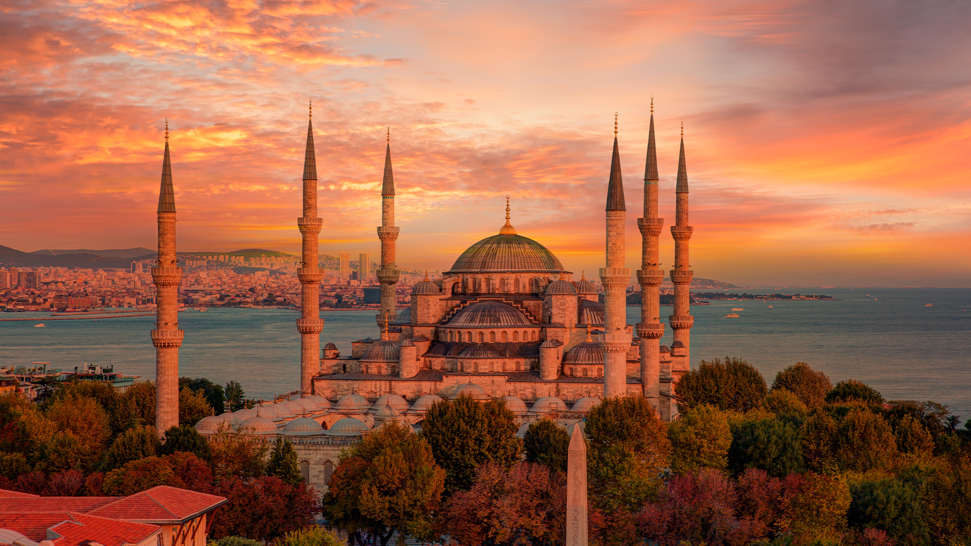 Die blaue Moschee in Istanbul zur Abenddämmerung.